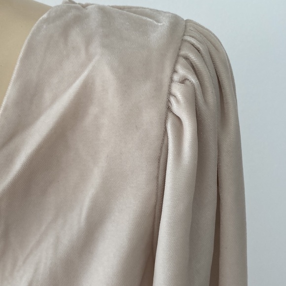 House of Harlow Blouse - Picture 5 of 11